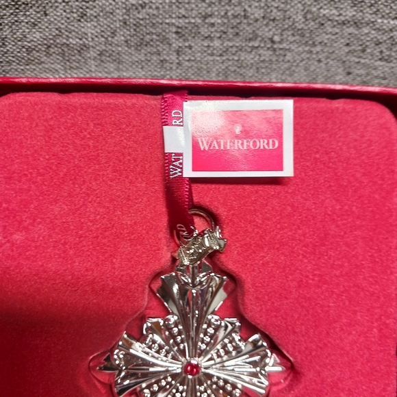 Waterford 2017 Silver Annual Cross Ornament NIB - Picture 5 of 12